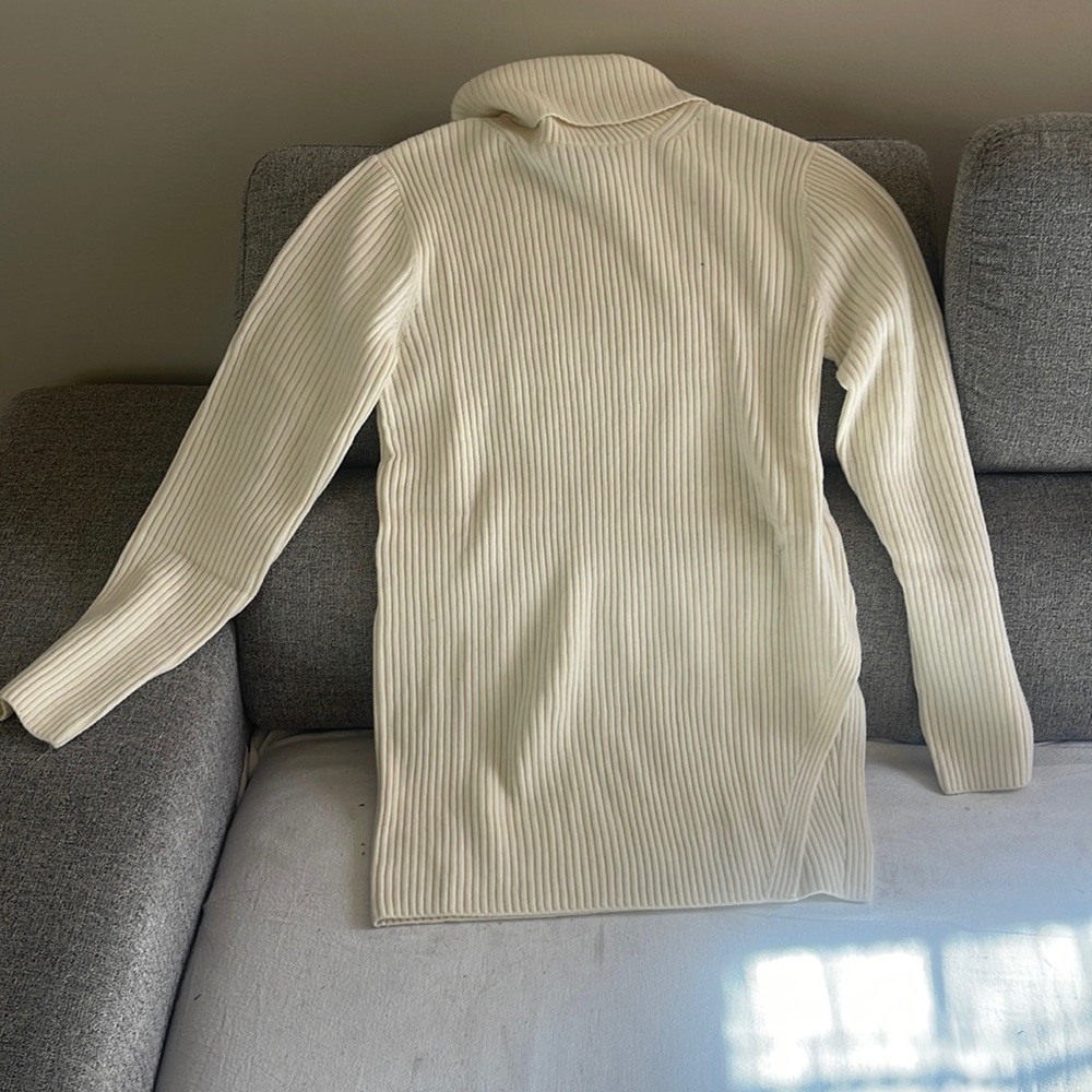 White knit turtle neck sweater size M
